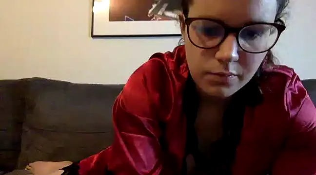 Snapshot of LolaGuess chatting on February 4, 2025, 2:10 pm LolaGuess online show from February 4, 2025, 2:10 pm