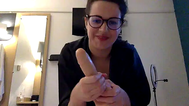 Snapshot of LolaGuess chatting on January 9, 2025, 4:49 pm LolaGuess online show from January 9, 2025, 4:49 pm