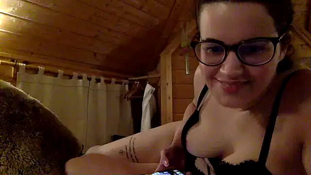 Snapshot of LolaGuess chatting on December 22, 2024, 9:53 pm LolaGuess online show from December 22, 2024, 9:53 pm