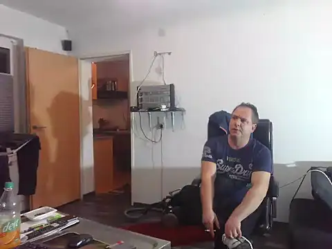 DauerAkt8069 online show from November 16, 2025, 7:40 pm