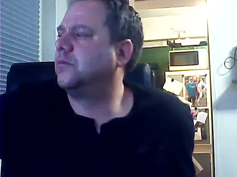 DauerAkt8069 online show from January 15, 2026, 6:33 pm