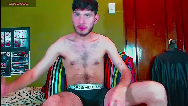 gato444  online show from February 4, 2025, 5:10 am