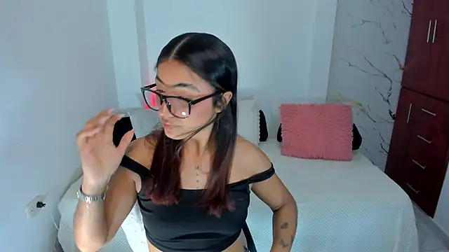 Snapshot of martina_roldam chatting on May 15, 2026, 3:37 am martina roldam online show from May 15, 2026, 3:37 am
