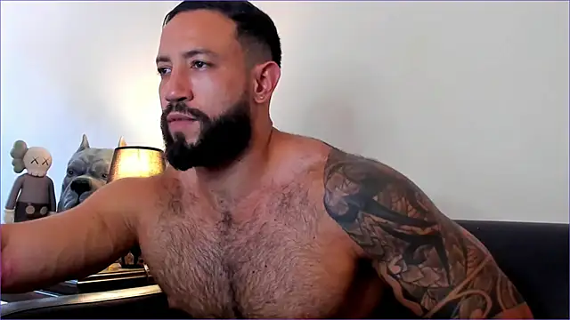 Snapshot of BradLeon_ chatting on October 17, 2025, 7:48 pm BradLeon online show from October 17, 2025, 7:48 pm