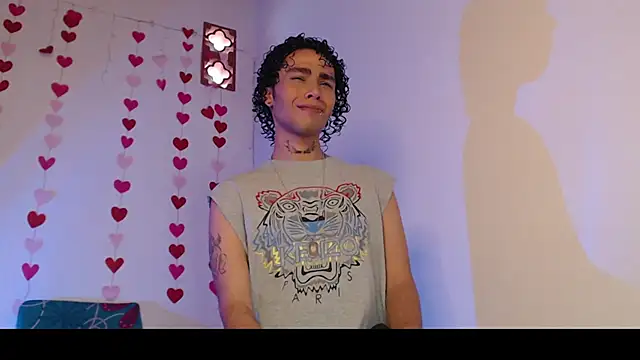 seven7xis online show from February 10, 2025, 9:04 pm