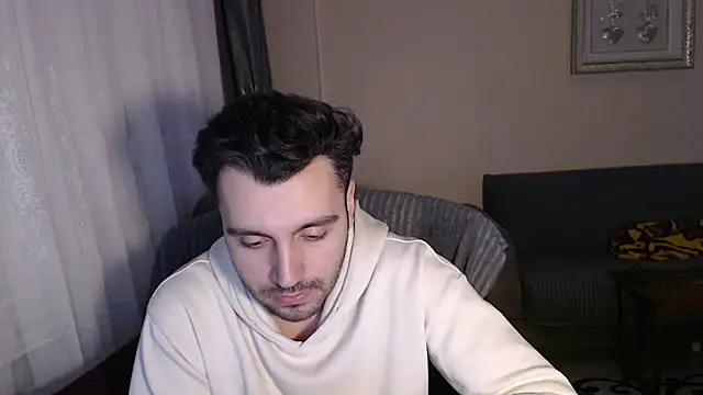 Snapshot of handsomeee04 chatting on November 14, 2025, 10:35 pm handsomeee04 online show from November 14, 2025, 10:35 pm