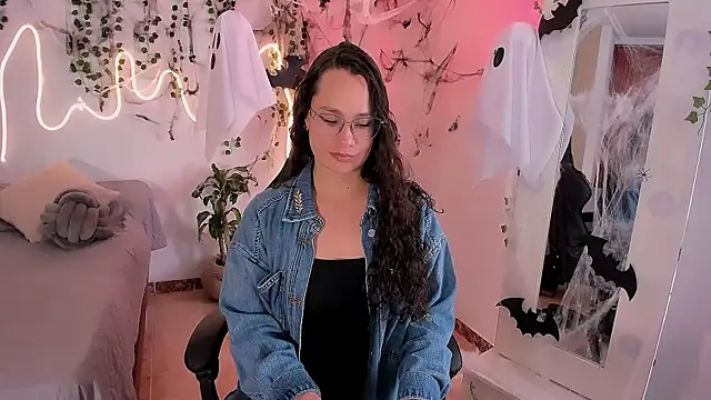 emmaTorres1 online show from October 22, 2025, 3:22 pm