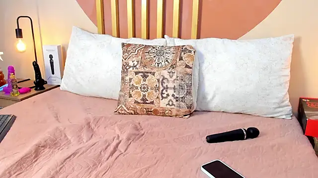 Snapshot of Nicole_Angels_ chatting on November 25, 2025, 7:58 pm Nicole Angels online show from November 25, 2025, 7:58 pm