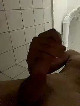 ekskekejejej online show from September 29, 2025, 8:14 pm