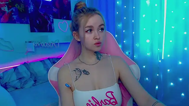 Snapshot of Naughty_Mable chatting on February 26, 2025, 7:45 am Naughty Mable online show from February 26, 2025, 7:45 am