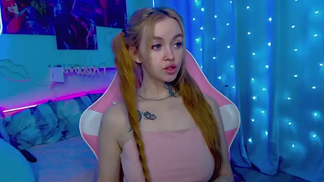 Snapshot of Naughty_Mable chatting on February 28, 2025, 3:59 am Naughty Mable online show from February 28, 2025, 3:59 am
