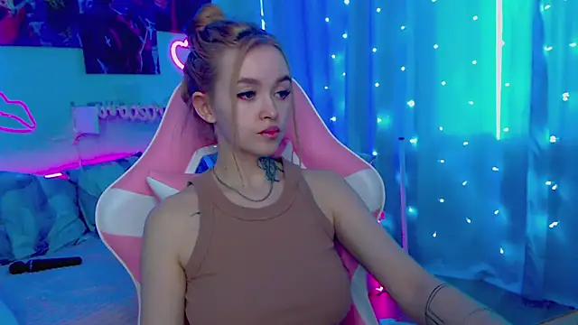 Snapshot of Naughty_Mable chatting on February 18, 2025, 12:37 am Naughty Mable online show from February 18, 2025, 12:37 am