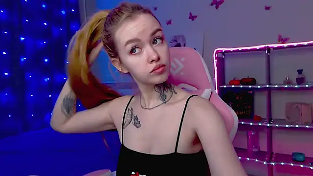 Snapshot of Naughty_Mable chatting on March 7, 2025, 12:48 am Naughty Mable online show from March 7, 2025, 12:48 am