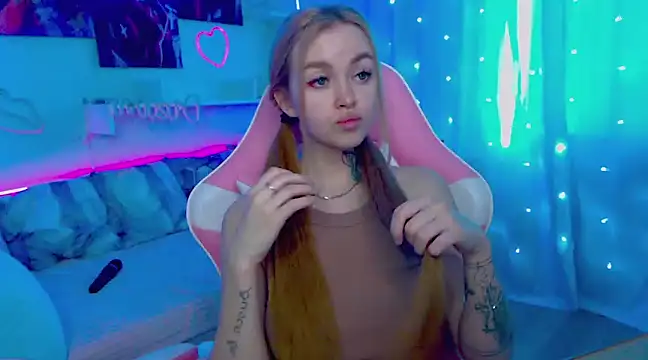 Snapshot of Naughty_Mable chatting on February 25, 2025, 6:36 am Naughty Mable online show from February 25, 2025, 6:36 am