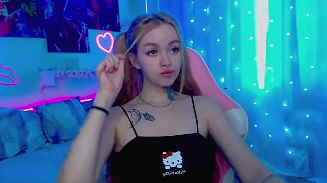 Snapshot of Naughty_Mable chatting on February 18, 2025, 6:48 am Naughty Mable online show from February 18, 2025, 6:48 am