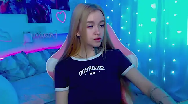 Snapshot of Naughty_Mable chatting on February 24, 2025, 9:21 am Naughty Mable online show from February 24, 2025, 9:21 am