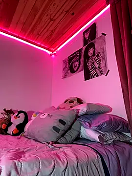 lauuraww online show from September 24, 2025, 9:38 am