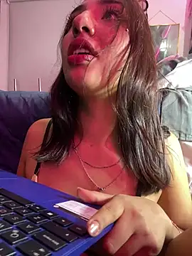 lauuraww online show from January 30, 2025, 4:37 am