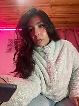 lauuraww online show from September 30, 2025, 2:12 pm