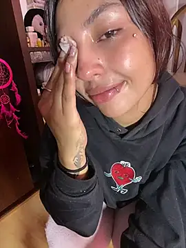 lauuraww online show from February 14, 2025, 4:26 am