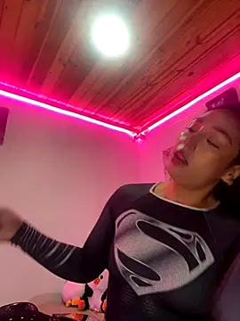 lauuraww online show from October 2, 2025, 3:26 pm