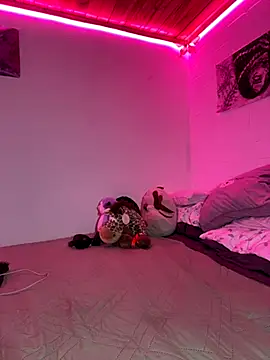 lauuraww online show from October 9, 2025, 12:06 pm