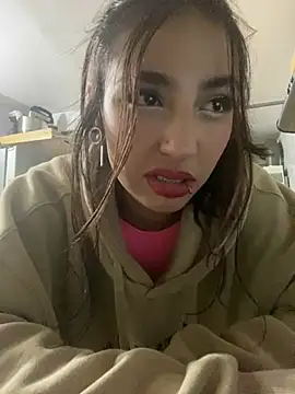 lauuraww online show from March 5, 2025, 5:50 am