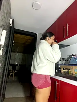 lauuraww online show from September 14, 2025, 6:25 am