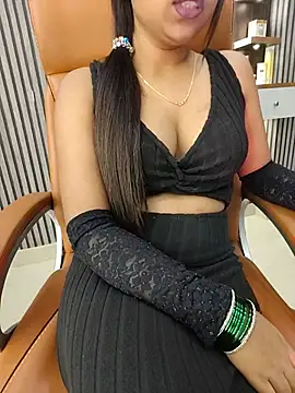 Little  Lia online show from July 18, 2026, 9:01 pm