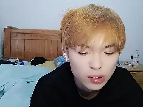 DOUMI98 online show from December 18, 2025, 2:27 am