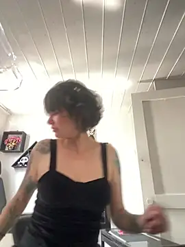 Snapshot of rousstattoo chatting on March 1, 2025, 3:49 pm rousstattoo online show from March 1, 2025, 3:49 pm