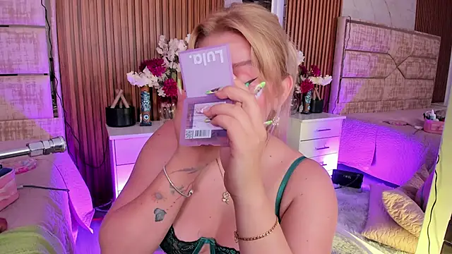 LolaAngellx online show from March 7, 2026, 4:08 am