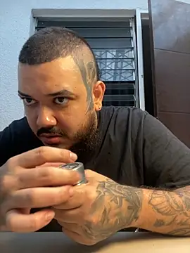 Snapshot of El_Titan1998 chatting on November 15, 2025, 9:41 pm El Titan1998 online show from November 15, 2025, 9:41 pm