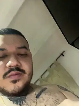 Snapshot of El_Titan1998 chatting on March 9, 2025, 9:36 pm El Titan1998 online show from March 9, 2025, 9:36 pm