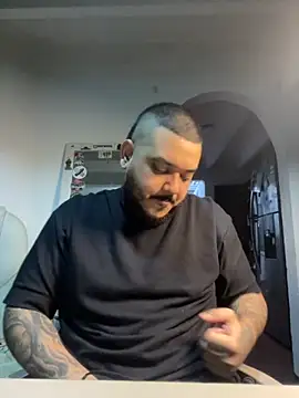 Snapshot of El_Titan1998 chatting on October 3, 2025, 9:49 pm El Titan1998 online show from October 3, 2025, 9:49 pm