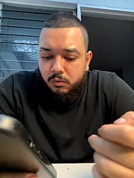 Snapshot of El_Titan1998 chatting on November 8, 2025, 9:40 pm El Titan1998 online show from November 8, 2025, 9:40 pm