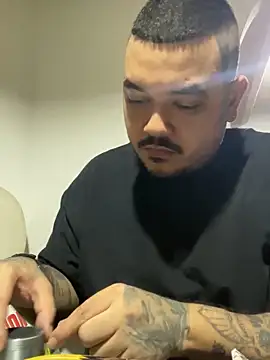 Snapshot of El_Titan1998 chatting on March 23, 2025, 1:31 am El Titan1998 online show from March 23, 2025, 1:31 am