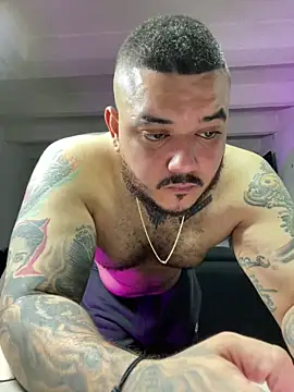 Snapshot of El_Titan1998 chatting on September 9, 2025, 10:41 pm El Titan1998 online show from September 9, 2025, 10:41 pm