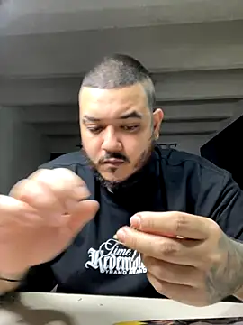 Snapshot of El_Titan1998 chatting on September 11, 2025, 10:43 pm El Titan1998 online show from September 11, 2025, 10:43 pm