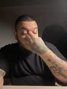 Snapshot of El_Titan1998 chatting on October 20, 2025, 11:49 pm El Titan1998 online show from October 20, 2025, 11:49 pm