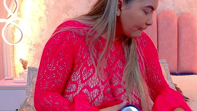 MiaLaurents online show from April 9, 2026, 4:25 am