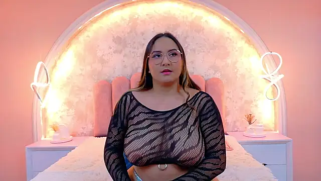 Snapshot of MiaLaurents chatting on November 9, 2025, 4:16 am MiaLaurents online show from November 9, 2025, 4:16 am