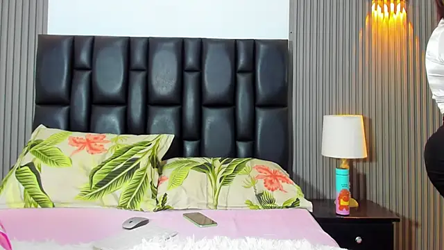 Snapshot of MiaLaurents chatting on February 1, 2025, 10:12 pm MiaLaurents online show from February 1, 2025, 10:12 pm