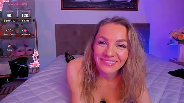 Snapshot of Oliva_Candy chatting on March 6, 2025, 10:04 pm Oliva Candy online show from March 6, 2025, 10:04 pm