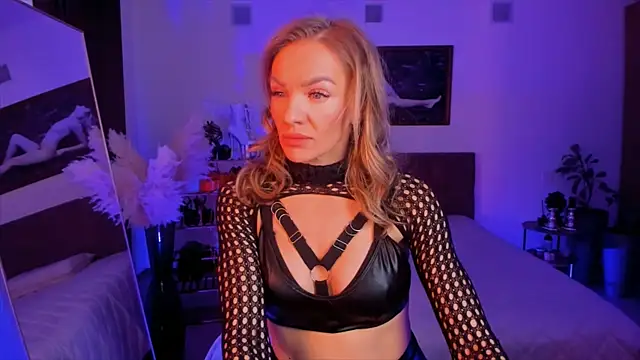 Snapshot of Oliva_Candy chatting on February 23, 2025, 8:06 am Oliva Candy online show from February 23, 2025, 8:06 am