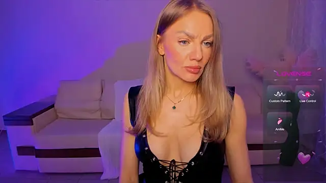 Snapshot of Oliva_Candy chatting on April 24, 2026, 9:06 pm Oliva Candy online show from April 24, 2026, 9:06 pm