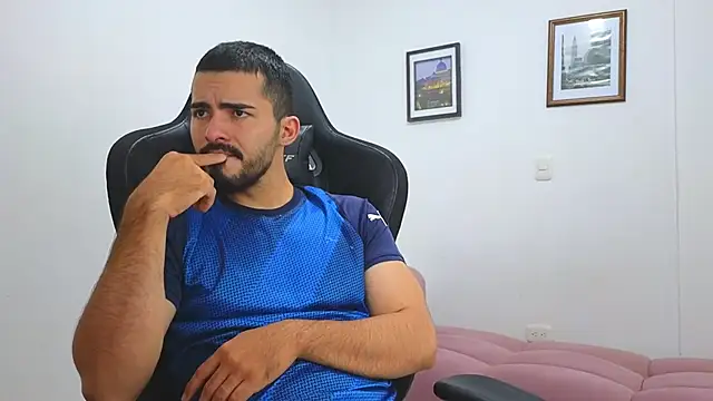 Snapshot of Massimoo_07 chatting on March 13, 2025, 9:37 pm Massimoo 07 online show from March 13, 2025, 9:37 pm