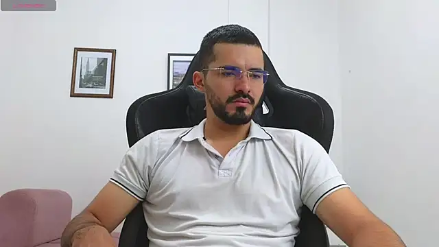 Snapshot of Massimoo_07 chatting on November 27, 2025, 2:28 pm Massimoo 07 online show from November 27, 2025, 2:28 pm