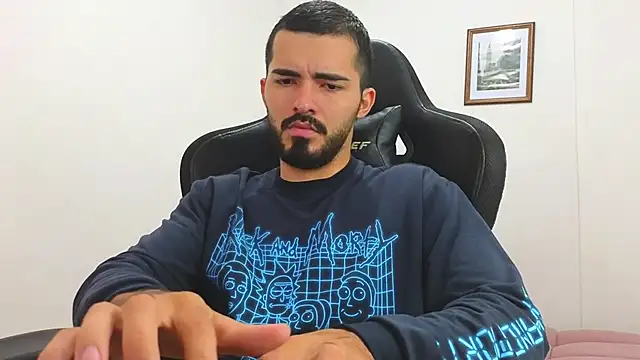 Snapshot of Massimoo_07 chatting on March 17, 2025, 6:53 pm Massimoo 07 online show from March 17, 2025, 6:53 pm