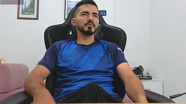 Snapshot of Massimoo_07 chatting on October 18, 2025, 3:14 pm Massimoo 07 online show from October 18, 2025, 3:14 pm